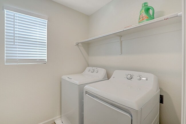 Building Photo - 4 YEARS NEW, FULLY FURNISHED 4 BEDROOM, 2....