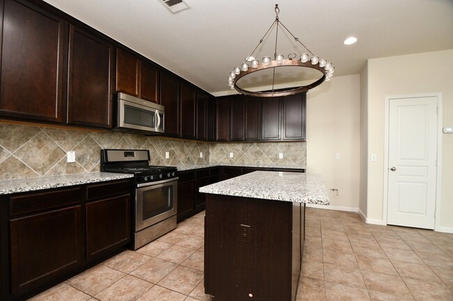 Building Photo - 20023 Linden Spruce Ln