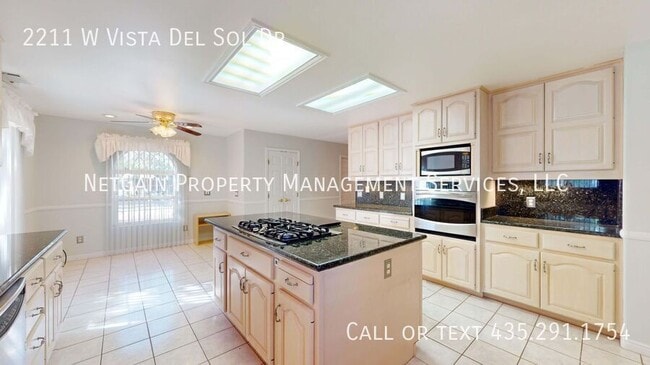 Building Photo - 2211 W Vista Del Sol Dr