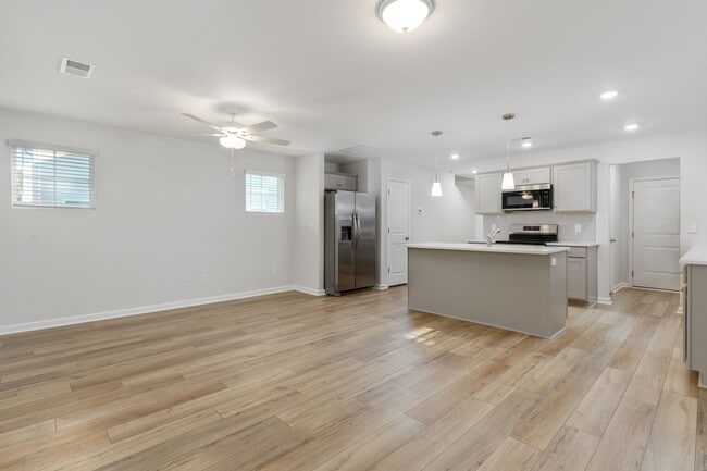 Building Photo - Modern 3-Bed, 2.5-Bath Townhome in Prime L...