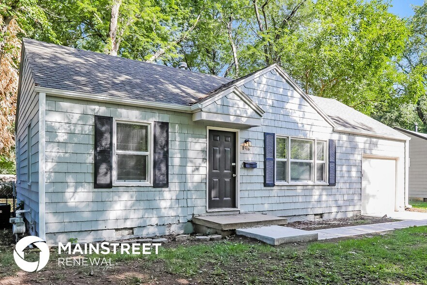 Building Photo - 8906 Richards Dr