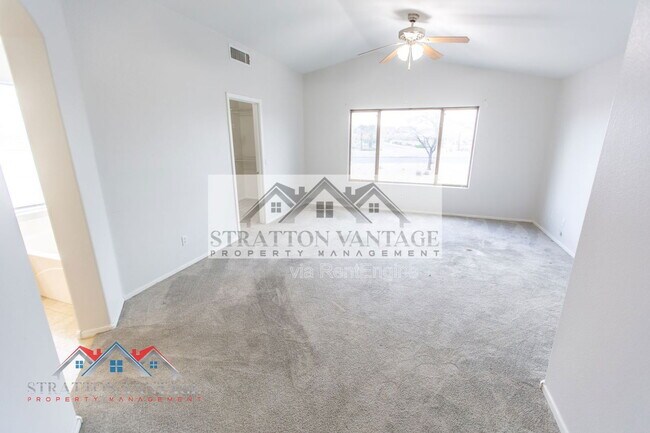 Building Photo - 2805 S Abbey Cir