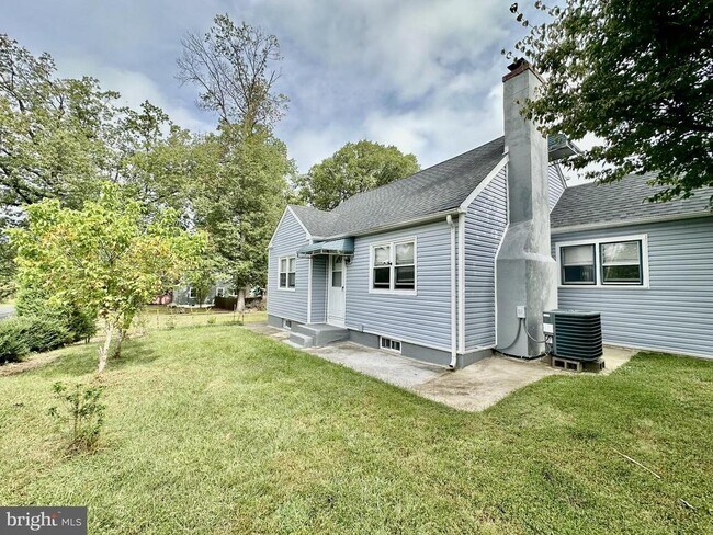 Building Photo - 632 Durham Rd