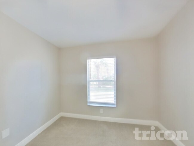 Building Photo - 6681 Freeport Dr