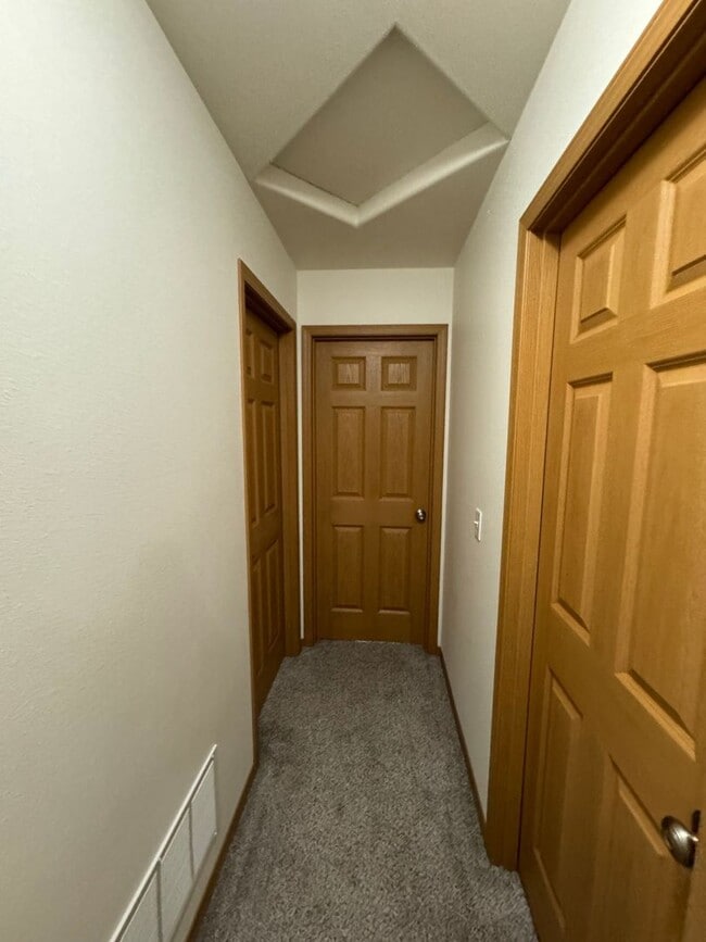 Building Photo - 5595 S Irwin Dr