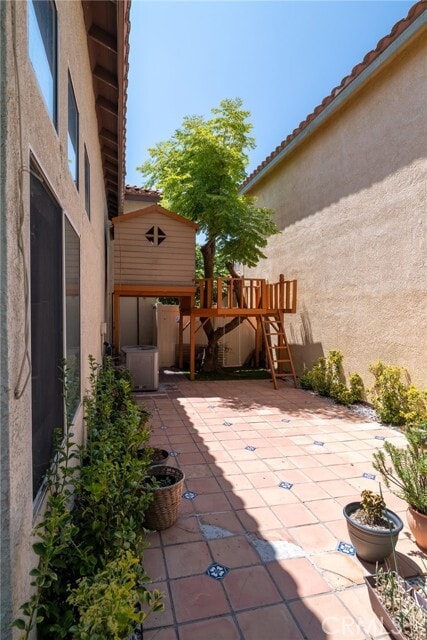 Building Photo - 15689 Ladera Vista Dr