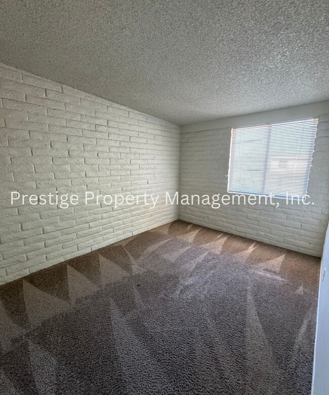 Building Photo - Check Out This 3/2 South-East Side Charmer!