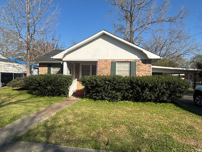 Primary Photo - 1029 Azalea St