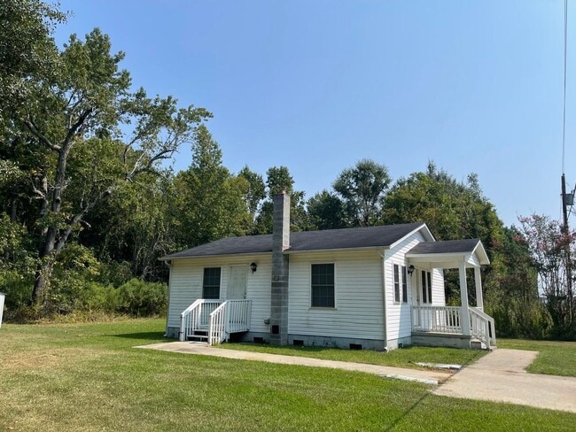 Building Photo - Country Living