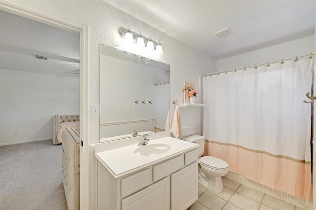 Building Photo - 104 Hazeltine Dr