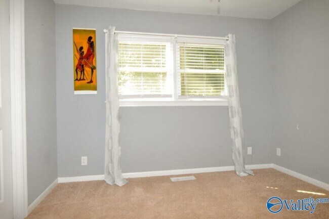 Building Photo - 4624 Daugette Dr NW