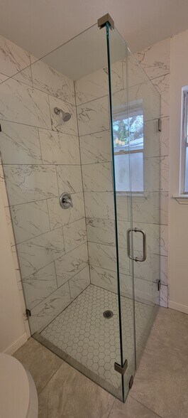 Master - Walk in shower - 1820 Sunset Ave