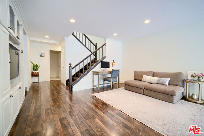 Building Photo - 52 Carriage Hill Ln