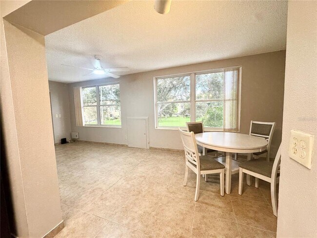 Building Photo - 2402 Ecuadorian Way