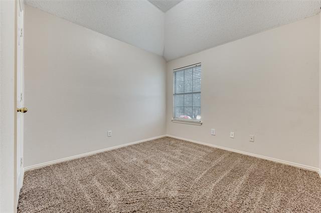 Building Photo - 3141 Riverside Dr