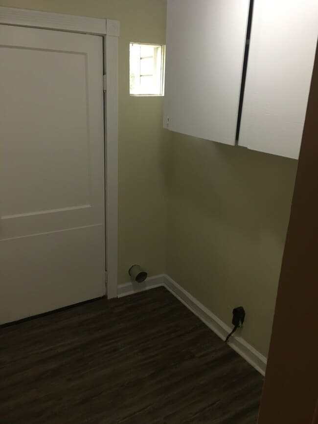 Building Photo - One bed/ one bath house