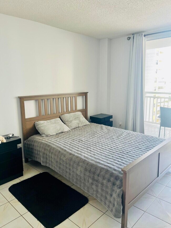 Building Photo - 1849 S Ocean Dr