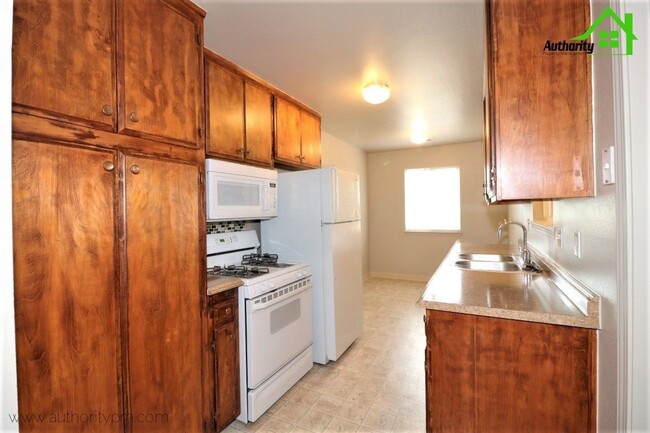 Building Photo - 3909 Mercury Dr