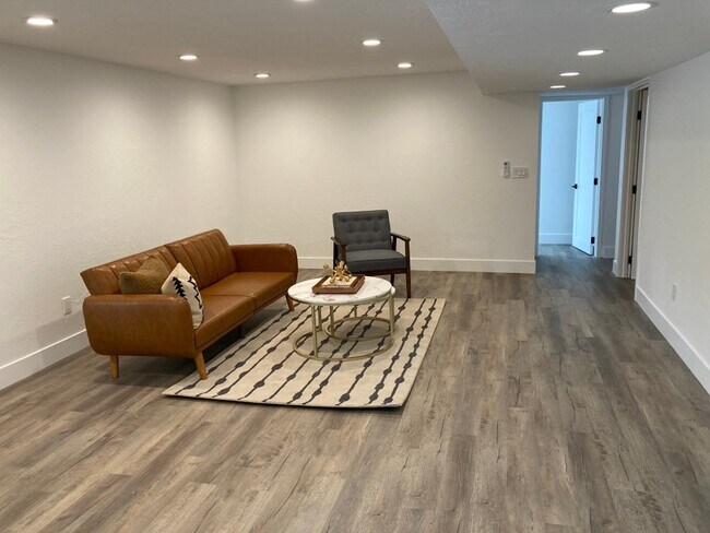 Building Photo - 404 N 1060 W