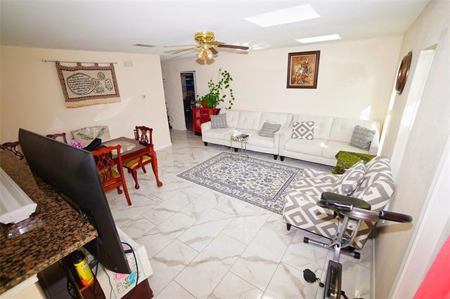 Building Photo - 2112 Overglen Dr