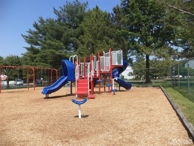 Building Photo - 479 Danbury Ln