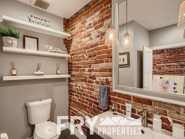Building Photo - Remodeled 1 Bedroom in Cole