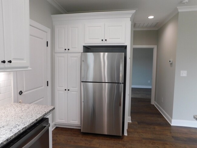 Building Photo - 434 Lancaster Rd