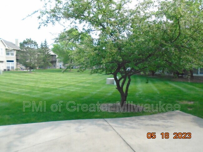 Building Photo - 9032 W Elm Ct