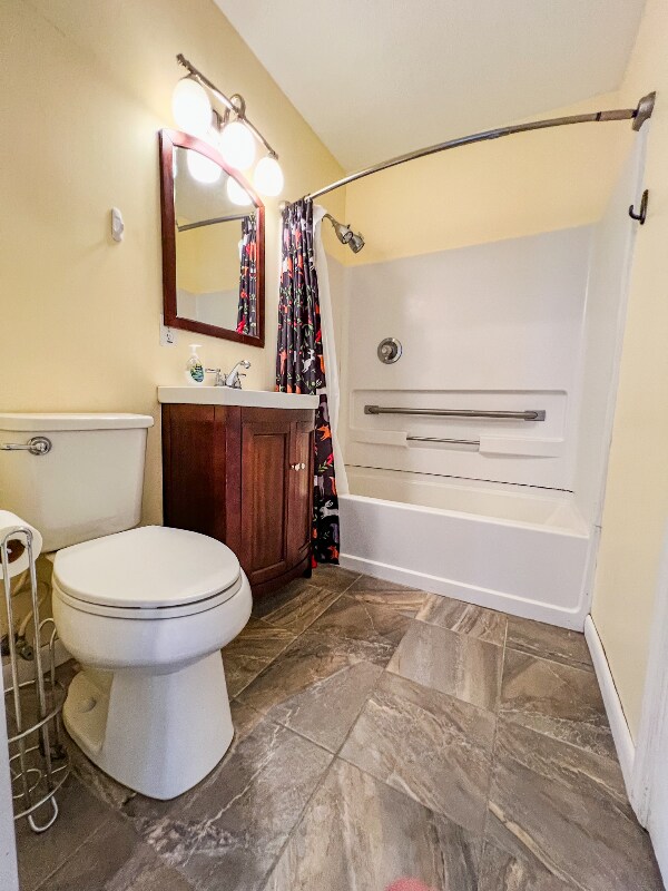 Building Photo - 359 Mercedes Ave