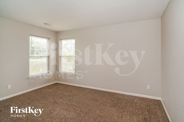 Building Photo - 8142 Corktree Dr