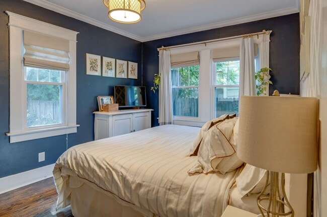Building Photo - Beautiful Cleveland Park Bungalow, just 2 ...