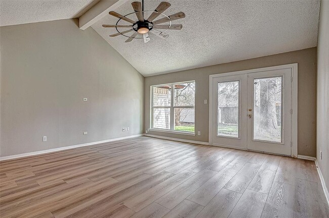 Building Photo - 3422 Deer Valley Dr