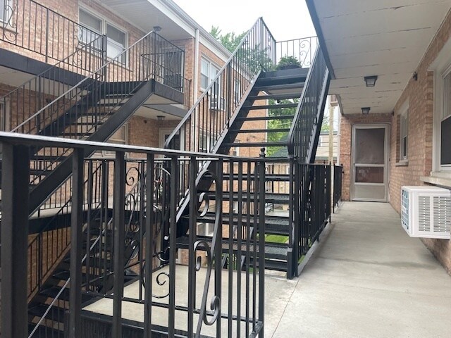 Building Photo - 6587 N Northwest Hwy