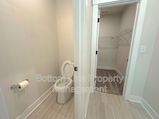Building Photo - 9542 Munsing Dr