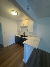 Building Photo - 9361 Cellini Ave