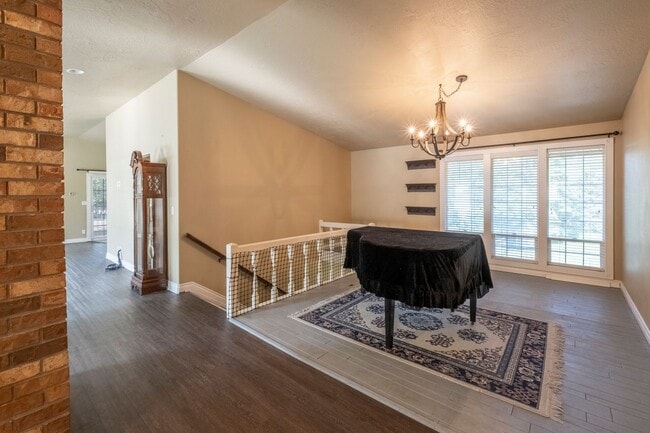 Building Photo - Large corner lot home in desirable Woodland Heights.