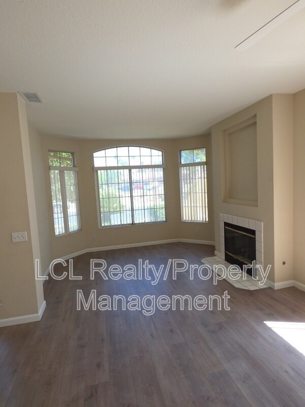 Building Photo - 26745 Summer Sunshine Dr
