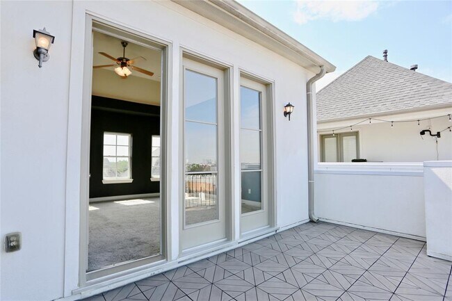 Building Photo - 3216 McKinney St