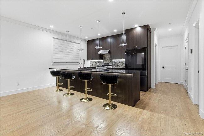 Building Photo - 622 W Penn St