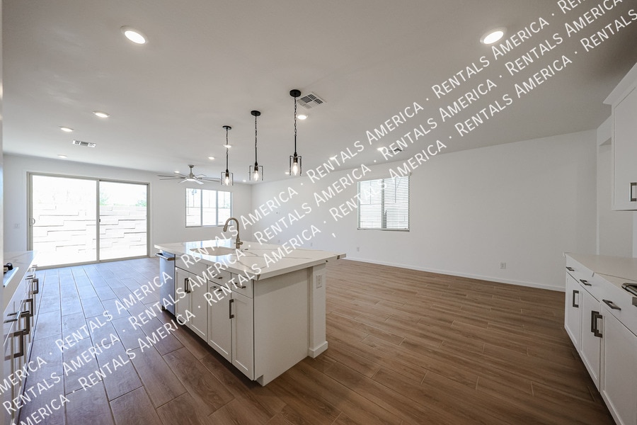 Building Photo - 2484 W Rowel Rd