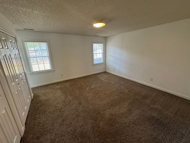Building Photo - 3 bedroom house