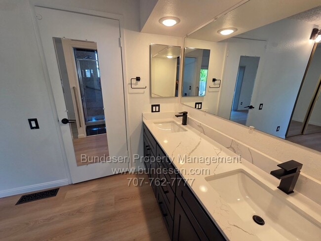 Building Photo - Charming updated 3-Bedroom, 2 bathroom Home with Expansive Outdoor Living in Rohnert Park