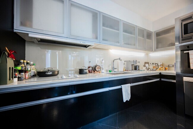 Building Photo - Wake Up to the Las Vegas Skyline – Premium 2-Bedroom Unit with Wall-to-Wall Windows