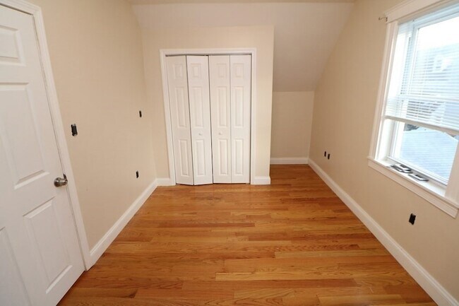 Building Photo - 254 Broadway