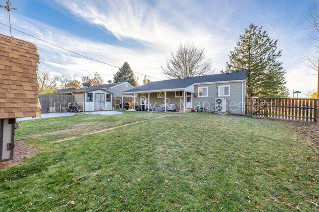Building Photo - 3200 S Grape St