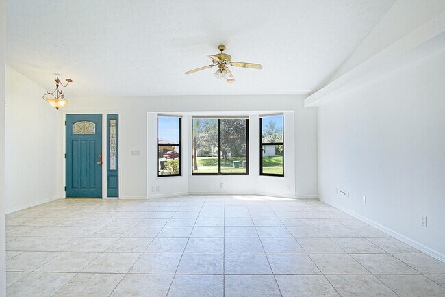 Building Photo - 1273 SW Albenga Ave