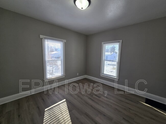 Building Photo - 827 Dawson St