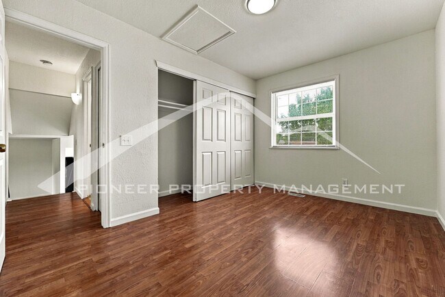Building Photo - 12854 E Florida Dr