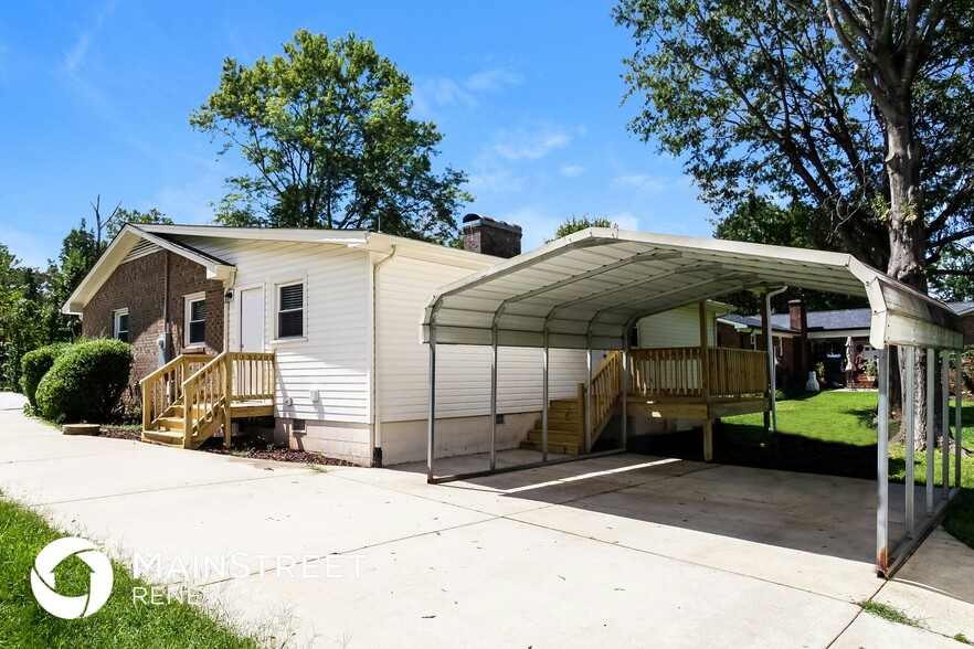 Building Photo - 633 Cedar Ln