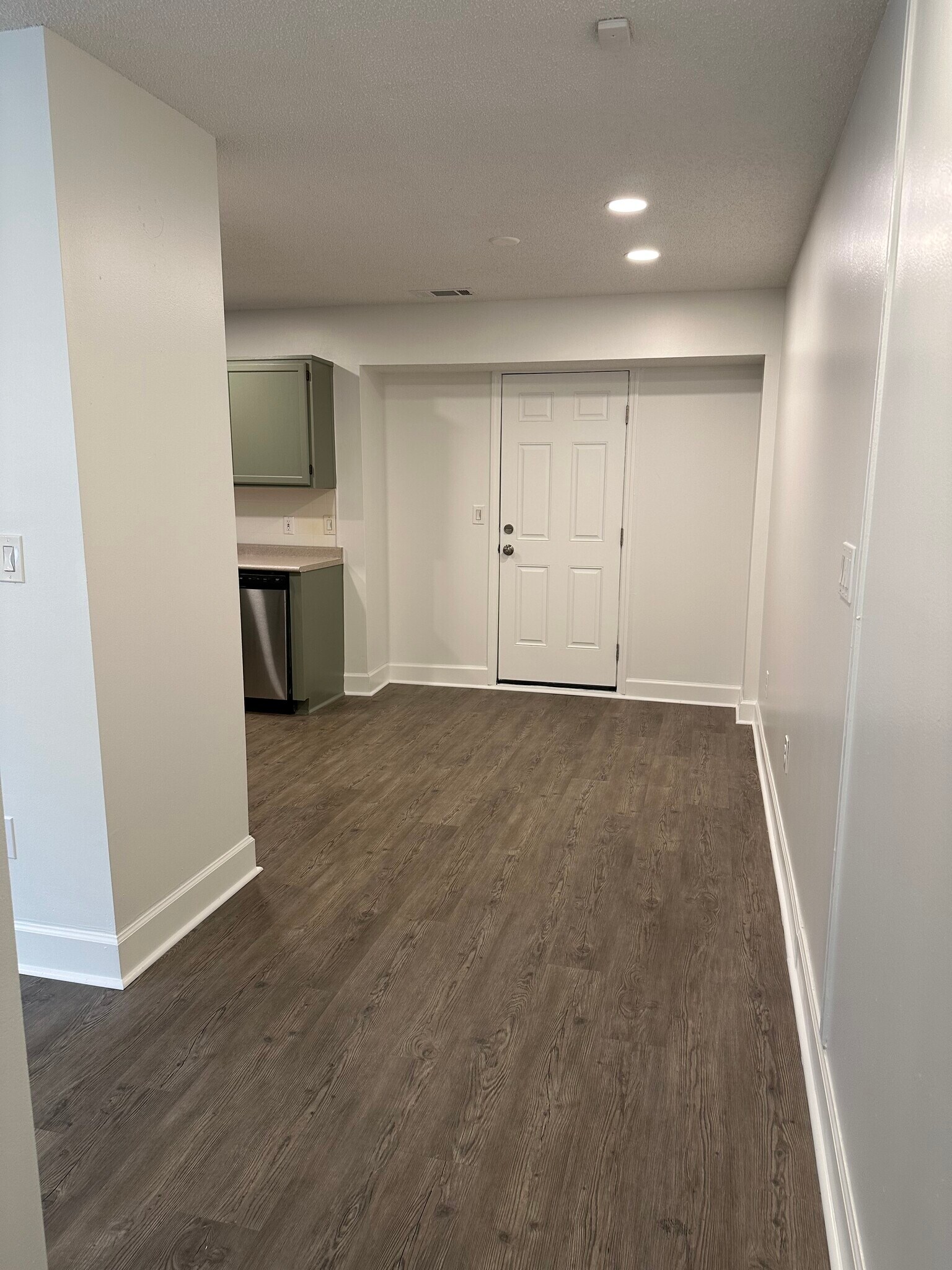 Building Photo - 8 Saint Ives Dr